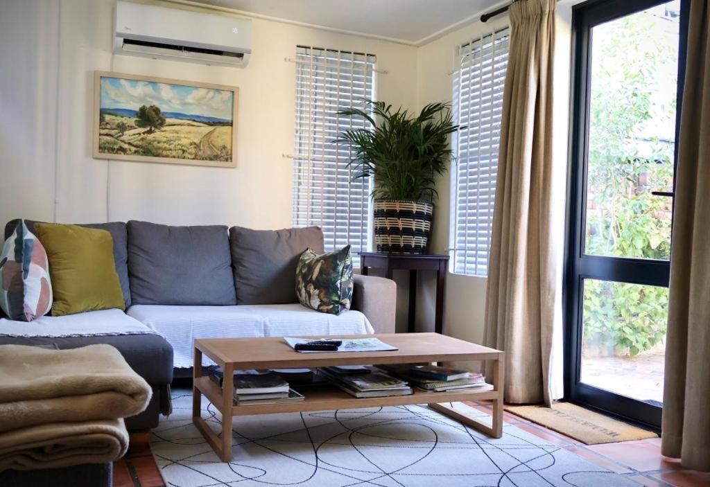 Courtyard Studio Lights And Wi Fi During Load Shedding Stellenbosch Exteriör bild